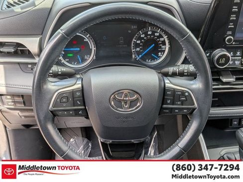 Used 2020 Toyota Highlander XLE AWD/4WD image 17