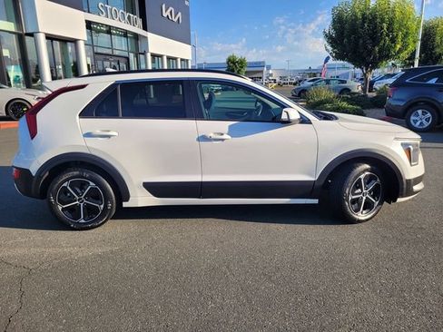 Used 2023 Kia Niro EX FWD image 3