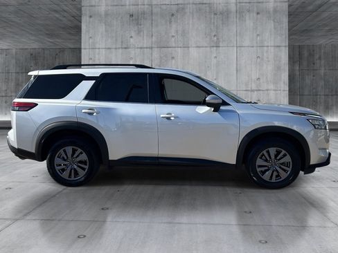 Used 2025 Nissan Pathfinder SV AWD/4WD image 6