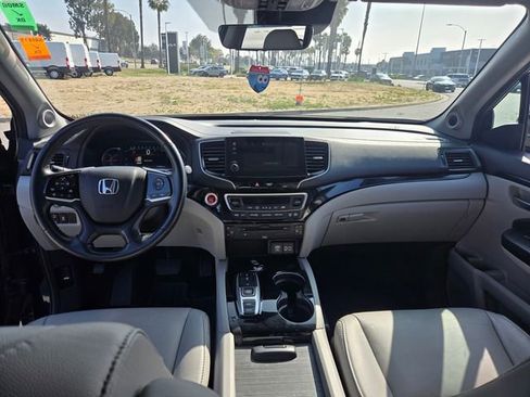 Used 2019 Honda Pilot Touring image 17