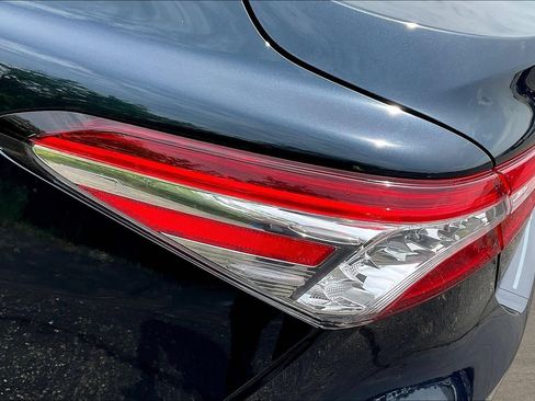 Used 2018 Toyota Camry XLE FWD image 22