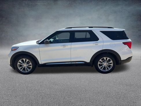 Used 2020 Ford Explorer XLT w/ Equipment Group 202A RWD image 2