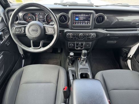 Used 2022 Jeep Wrangler Unlimited Sport AWD/4WD image 2