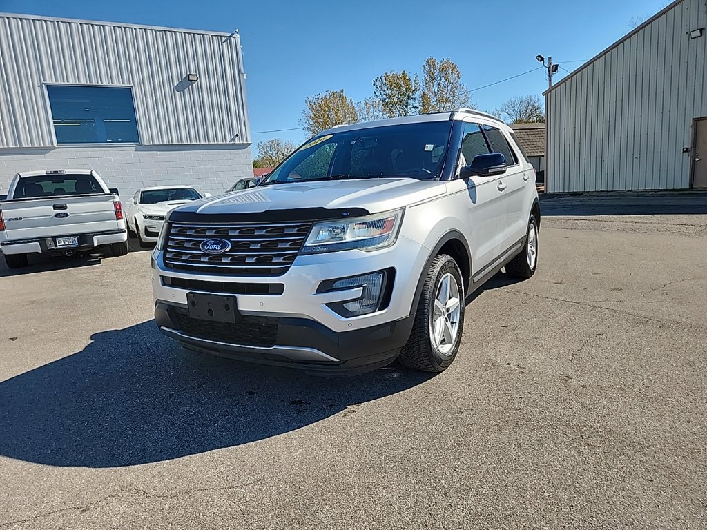 Used 2016 Ford Explorer XLT w/ Equipment Group 202A AWD/4WD image 11
