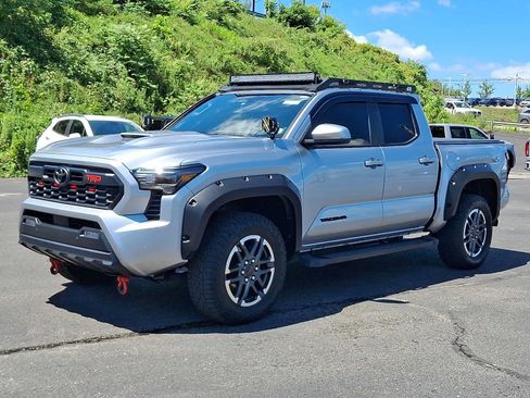 Used 2024 Toyota Tacoma TRD Sport w/ TRD Sport Upgrade Package AWD/4WD image 3