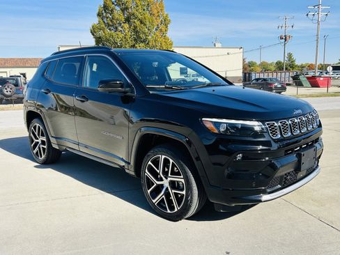 Used 2024 Jeep Compass Limited w/ Elite Group image 2