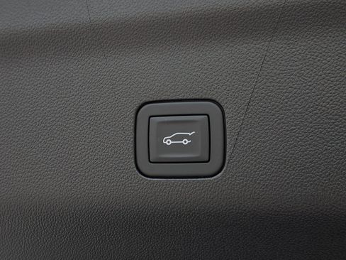 Used 2025 Chevrolet Tahoe High Country AWD/4WD image 33