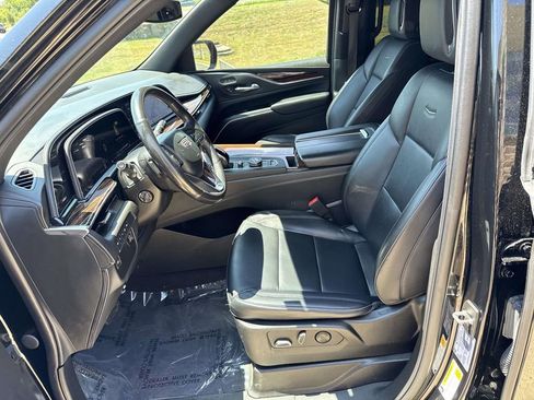 Used 2022 Cadillac Escalade ESV Luxury AWD/4WD image 6