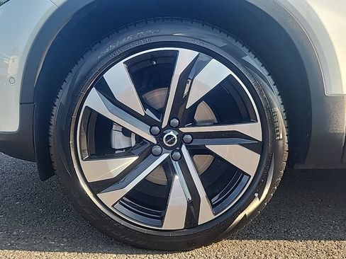 Certified 2023 Volvo XC40 B5 Ultimate w/ Protection Package Premier AWD/4WD image 28