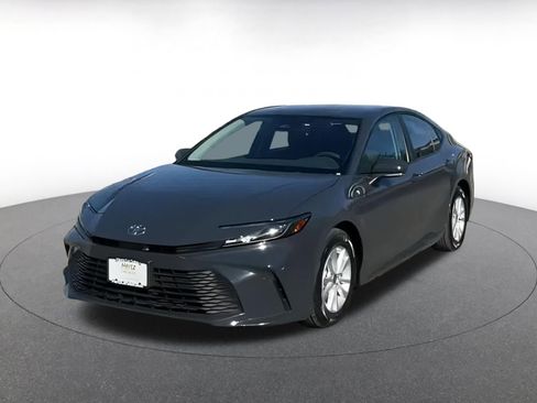 Used 2025 Toyota Camry LE image 3