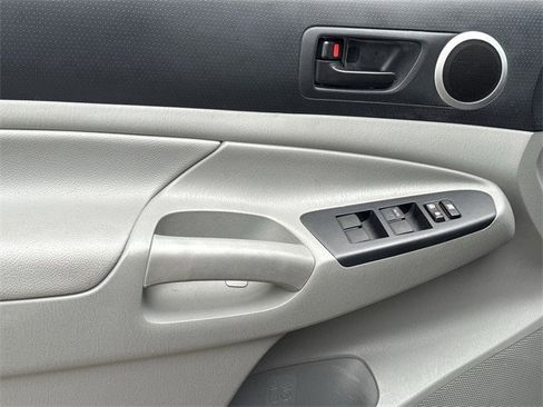 Used 2014 Toyota Tacoma PreRunner w/ SR5 Package image 24