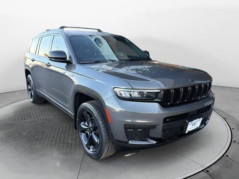 Used 2023 Jeep Grand Cherokee L Laredo image 1