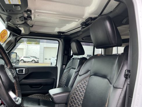 Used 2021 Jeep Wrangler Unlimited Sahara AWD/4WD image 9