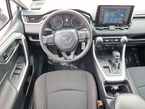 Used 2021 Toyota RAV4 LE image 12