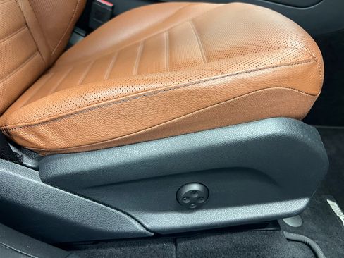 Used 2021 Mercedes-Benz GLC 300 4MATIC Coupe image 16