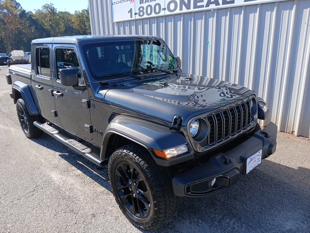 Used 2025 Jeep Gladiator Sport AWD/4WD image 1
