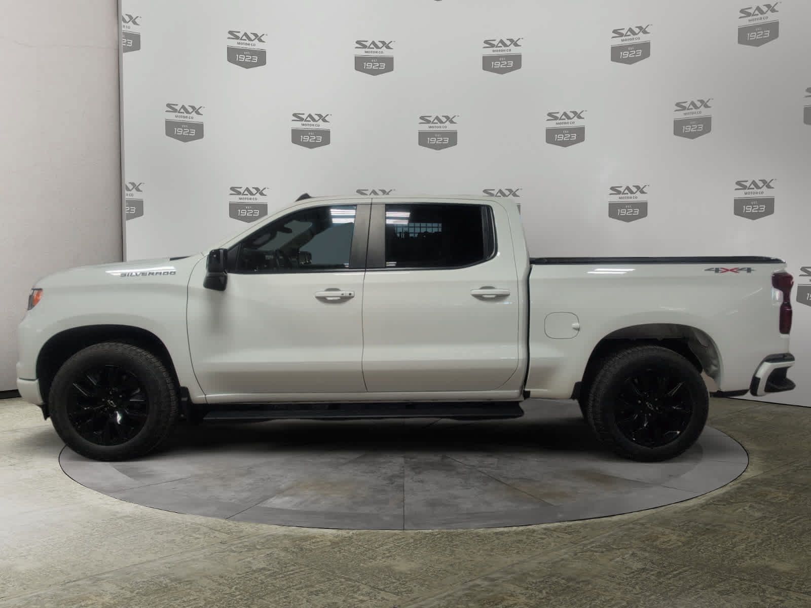 Used 2023 Chevrolet Silverado 1500 RST AWD/4WD image 2