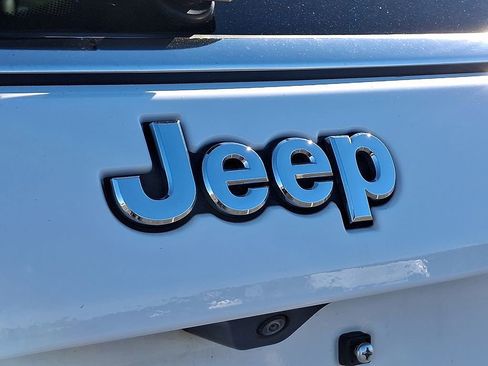 Used 2024 Jeep Compass Latitude image 29