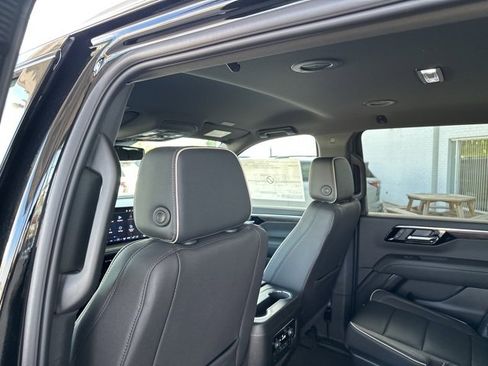 New 2025 Chevrolet Suburban Premier image 32