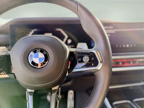 Used 2025 BMW 760i xDrive w/ Executive Package image 23