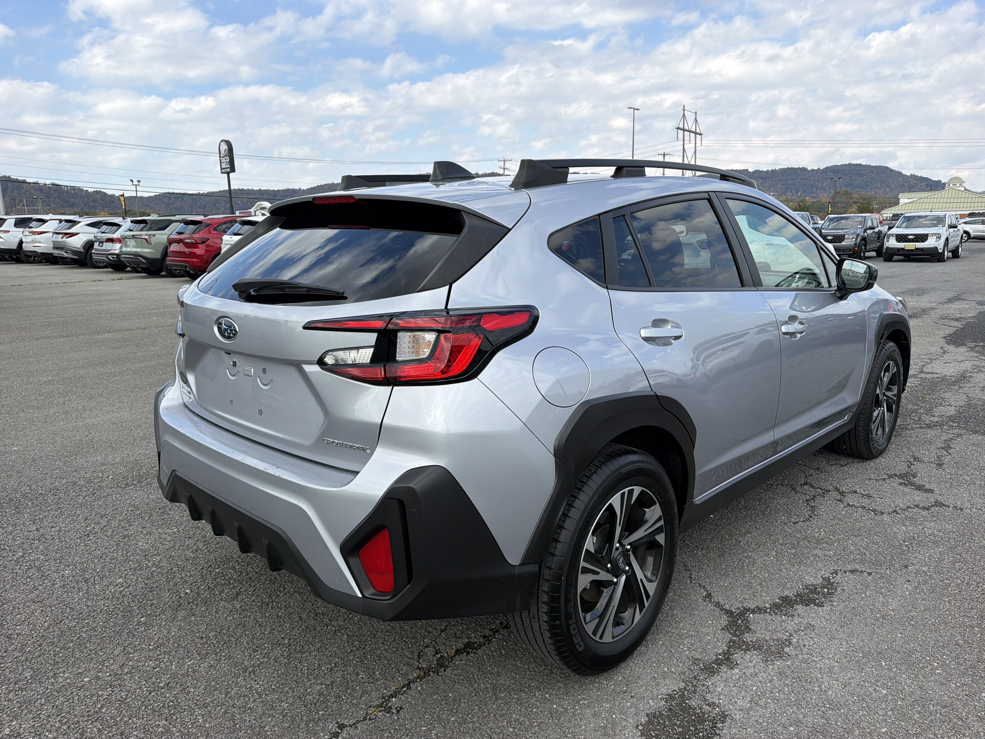 Used 2025 Subaru Crosstrek 2.5i Premium AWD/4WD image 4