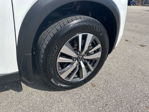 Used 2025 Nissan Pathfinder SL AWD/4WD image 36