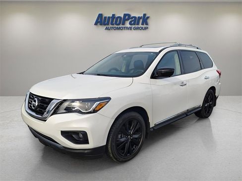 Used 2017 Nissan Pathfinder Platinum w/ Midnight Edition Package image 3