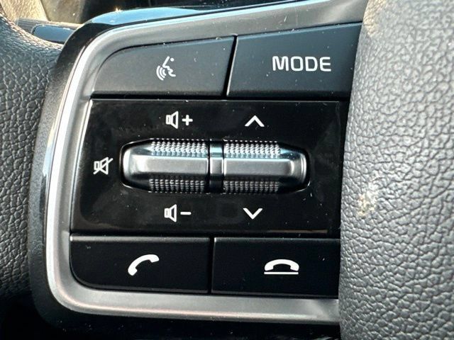Used 2023 Kia Sorento LX AWD/4WD image 16