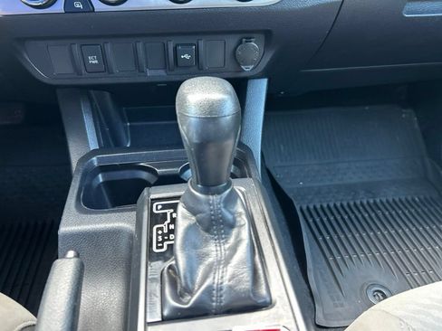 Used 2020 Toyota Tacoma SR AWD/4WD image 25