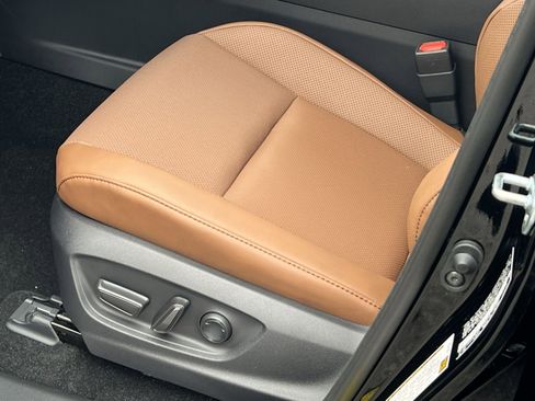 New 2025 Toyota Crown Signia image 8