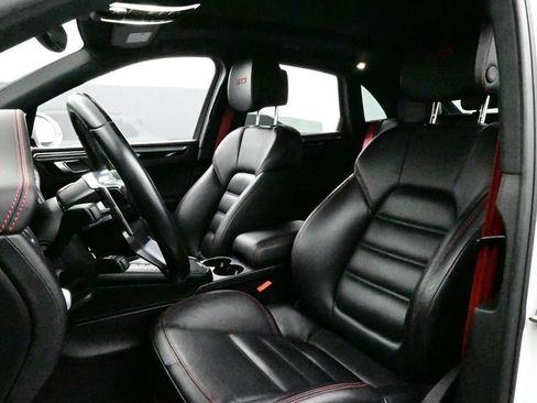 Certified 2018 Porsche Macan GTS AWD/4WD image 5