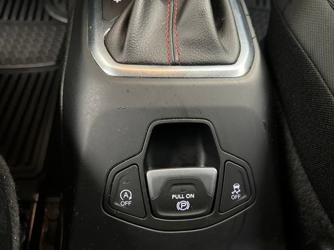 Used 2023 Jeep Renegade Trailhawk AWD/4WD image 50