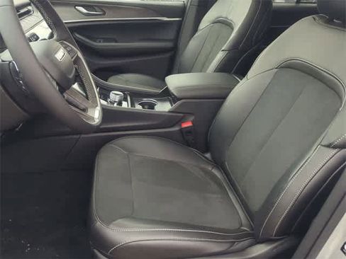 New 2026 Jeep Grand Cherokee Altitude image 15