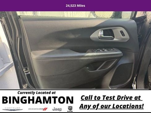 Used 2023 Chrysler Pacifica Touring-L w/ S Appearance Package image 9