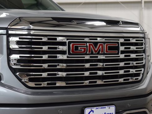 Used 2025 GMC Sierra 1500 Denali w/ Denali Reserve Package AWD/4WD image 11