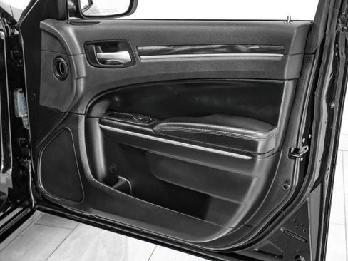 Used 2022 Chrysler 300 Touring w/ Sport Appearance Package image 43