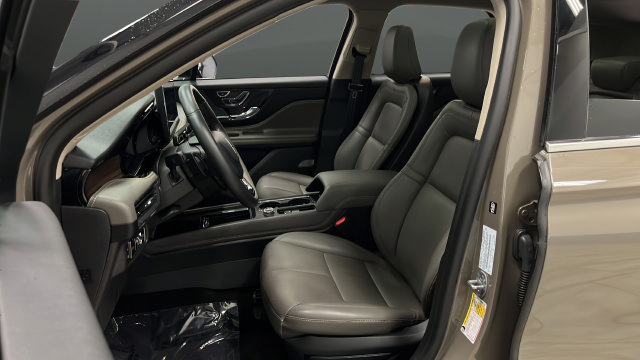 Used 2025 Lincoln Corsair Grand Touring AWD/4WD image 9