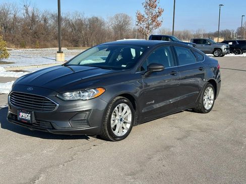 Used 2019 Ford Fusion SE image 1