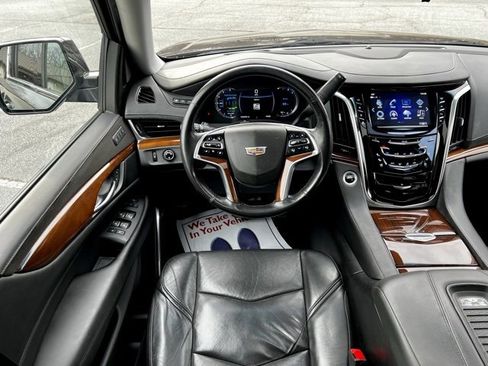 Used 2018 Cadillac Escalade ESV Luxury image 35