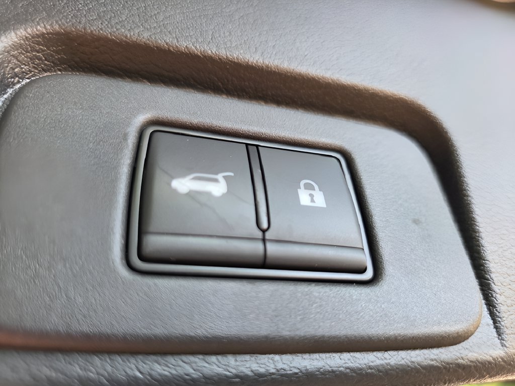 Used 2023 Nissan Rogue SL AWD/4WD image 7