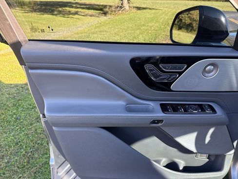 Used 2020 Lincoln Aviator Reserve w/ Equipment Group 202A image 11