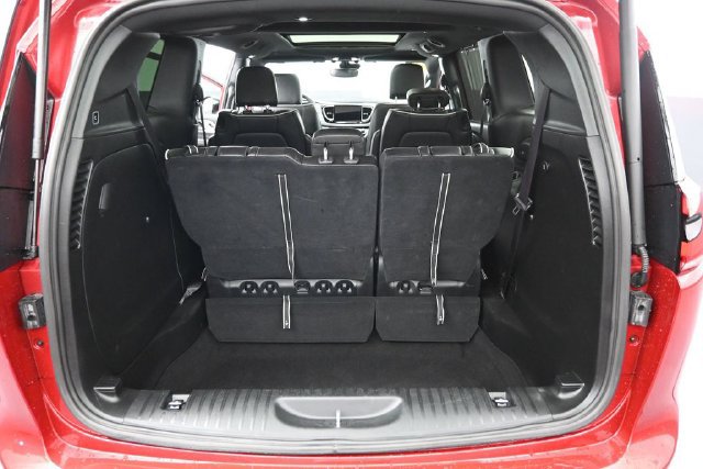 Used 2025 Chrysler Pacifica Limited FWD image 33