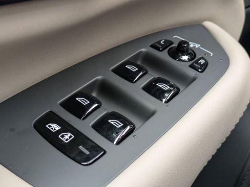 New 2026 Volvo XC90 B6 Plus w/ Protection Package Premier image 32