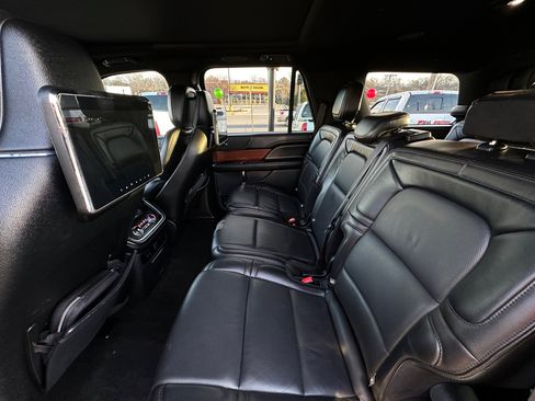 Used 2018 Lincoln Navigator Reserve w/ Technology Package image 9