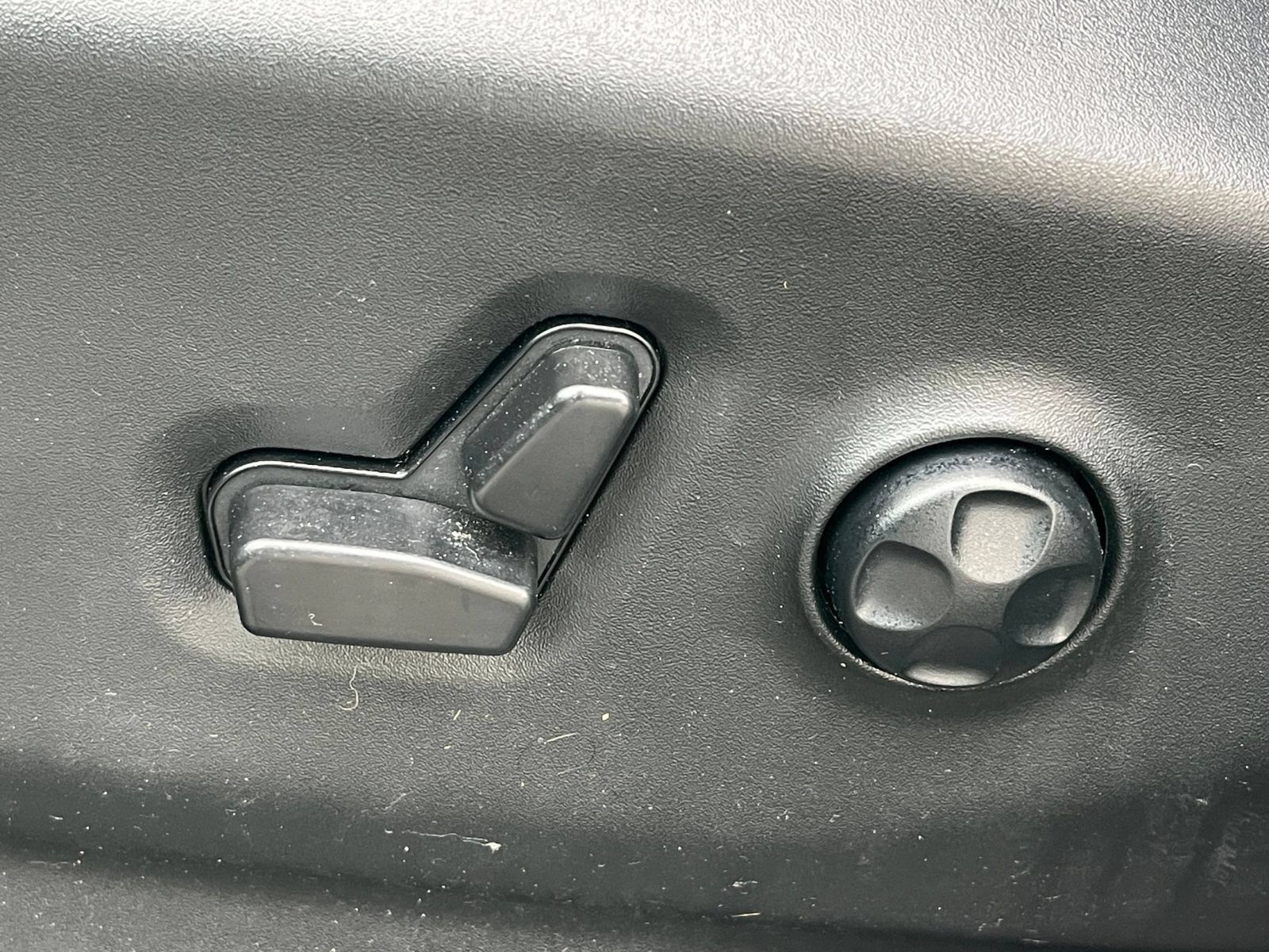 Used 2025 Chrysler Pacifica Select FWD image 21