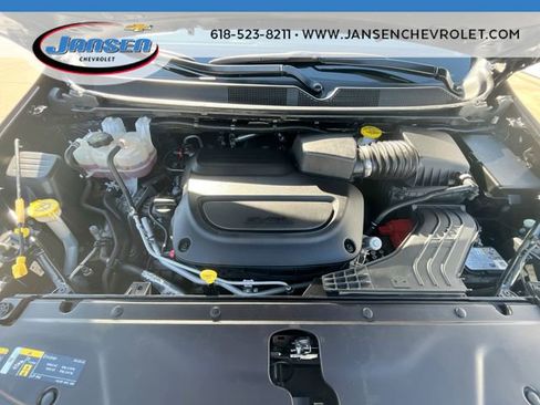 Used 2025 Chrysler Pacifica Limited image 31