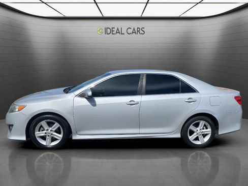 Used 2014 Toyota Camry SE FWD image 2