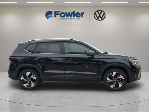 New 2026 Volkswagen Taos SE AWD/4WD image 8