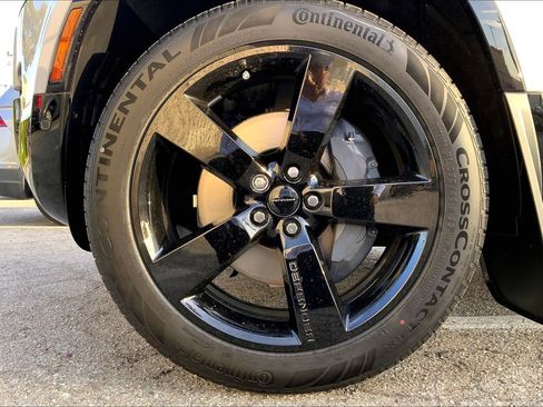 New 2026 Land Rover Defender 110 X-Dynamic SE image 17