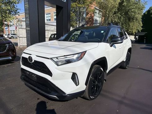 Used 2025 Toyota RAV4 XSE w/ Advanced Technology Package AWD/4WD image 4